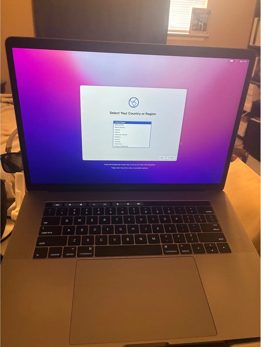 99.99% Macbook Pro 15”MacOS 2022, Ram 16gb, SSD 512gb, Apple I7-Core